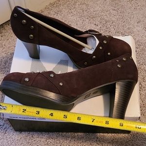 MIA Sz 10 brown Angelina heels New in Box